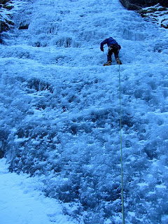 Cascata delle Atraversate. Martynas suka ledsriegį.