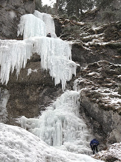 Cascata delle Attraversate antra dalis.