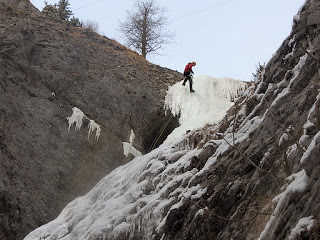 Laura leidžiasi nuo Cascata del Sole.