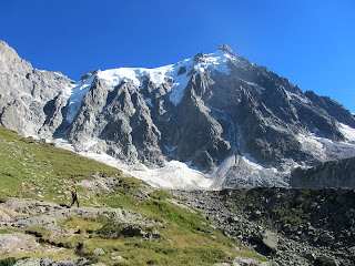 Laura ir Aiguille du Midi fone