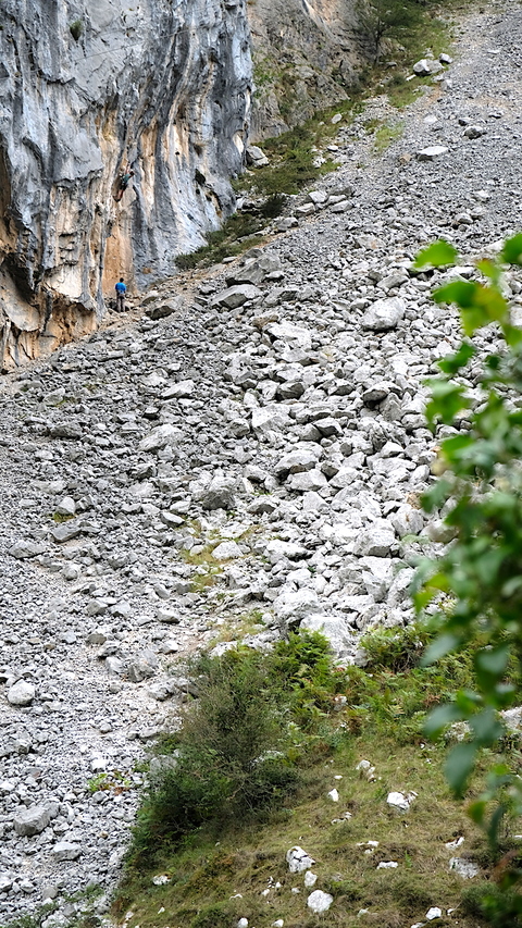 Vilija cruising "Canonera" (6c) at El Salmon