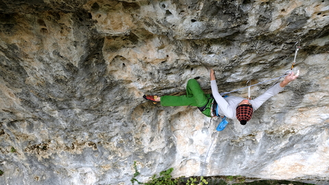 Povilas' two fingers clip on "Ils ont marche sur la tune" (7b)