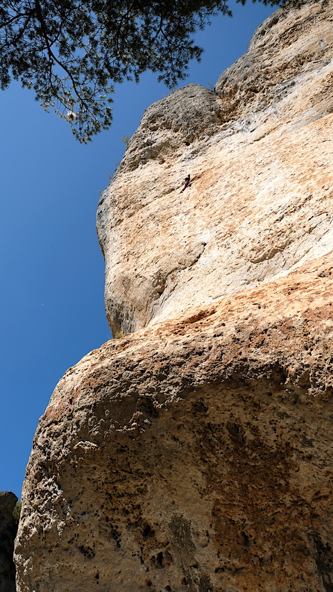 Laura in the middle of "Pyromania" (7c+)