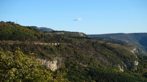 Train nearby Črni Kal