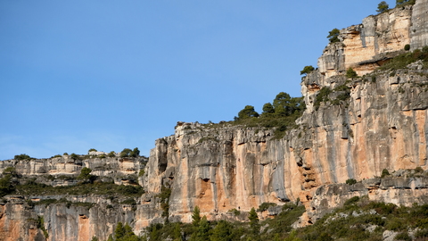 Someone climbing La Crema 7c+