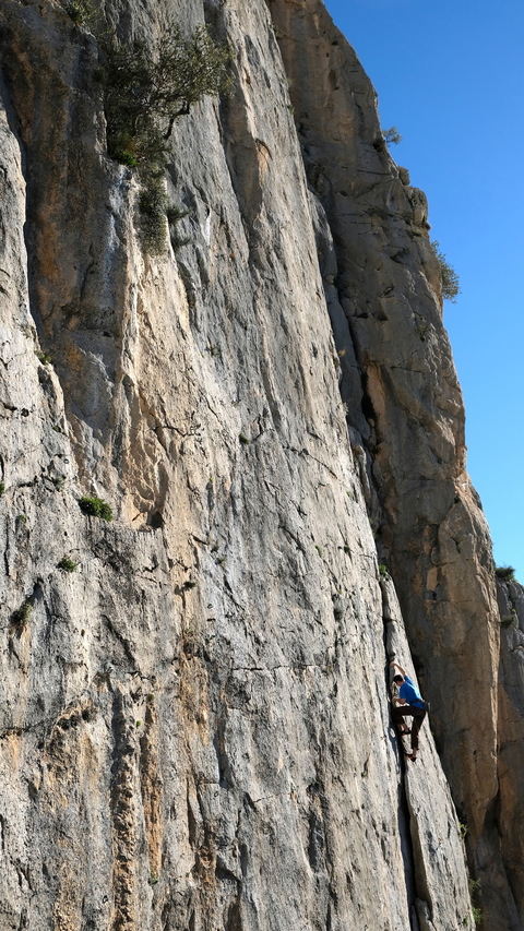 Domas on a classic "Blade runner", 6a+, Escalera Arabe