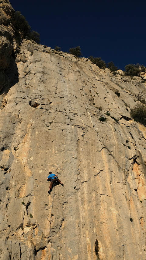 Domas finally enjoying other song than Tufa - Overhang feat. Polished on "Zona cero", 7a+, Escalera Arabe