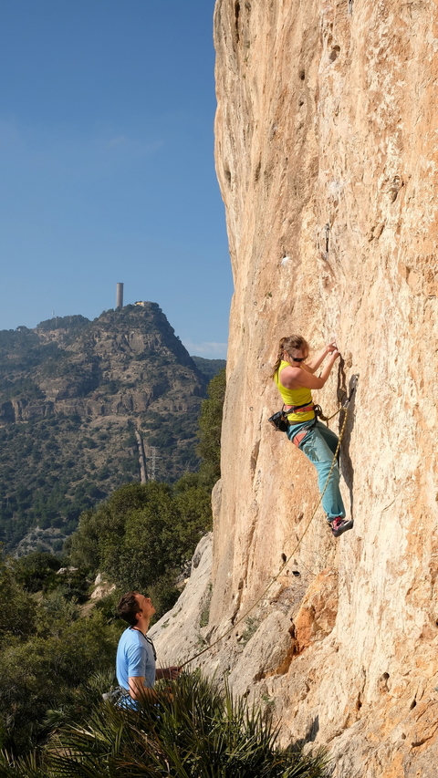 Saulė showing some power on "Bueno, bonito y barato", 6c+, Las Encantadas